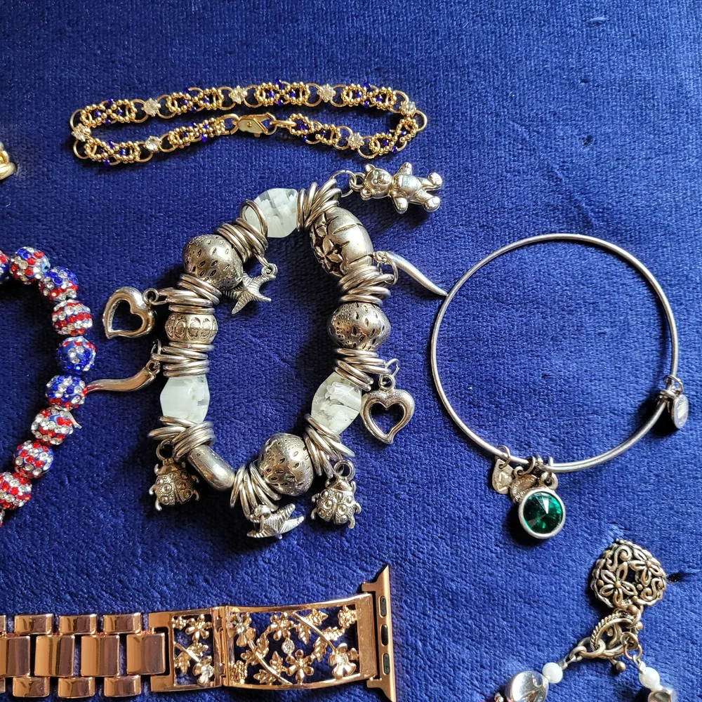 Vintage to Modern Silver and Gold Tone Stretch and Clasp Bracelet Lot - Picture 4 of 5